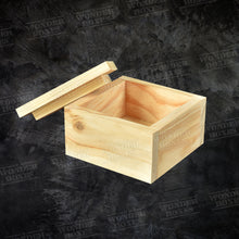Load image into Gallery viewer, Box with lid 5x5x2.5